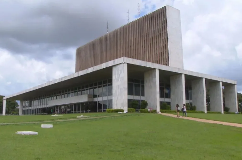 Governador Ibaneis Rocha decreta ponto facultativo no DF em 21 de novembro