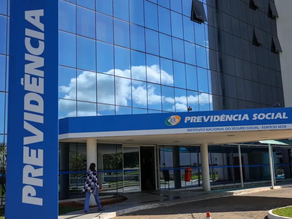 Descontos no INSS: Lei sancionada proíbe taxas sem biometria