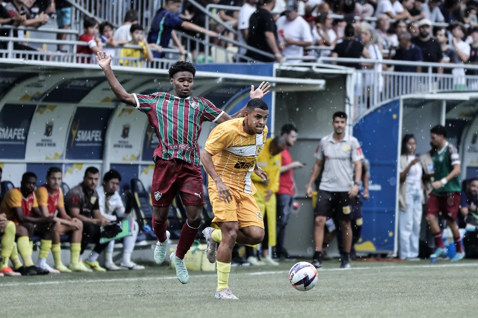Brasiliense pressiona mas sofre derrota para o Fluminense na Copinha 2026