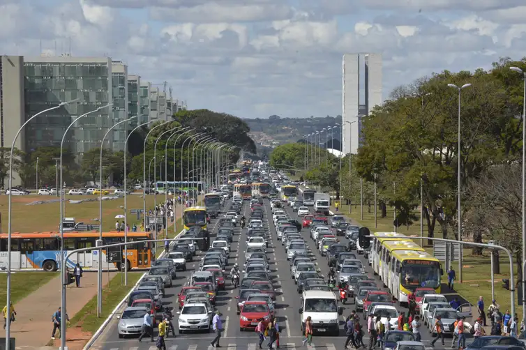 Renovação automática da CNH beneficia mais de 7 mil motoristas no DF
